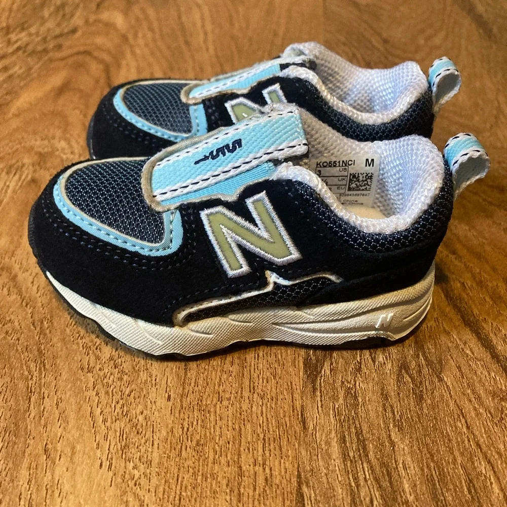 Bundle of infant mixed name brand shoes and slippers! - Picture 4 of 16